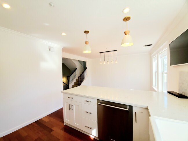 Building Photo - 1052 Hull Ln