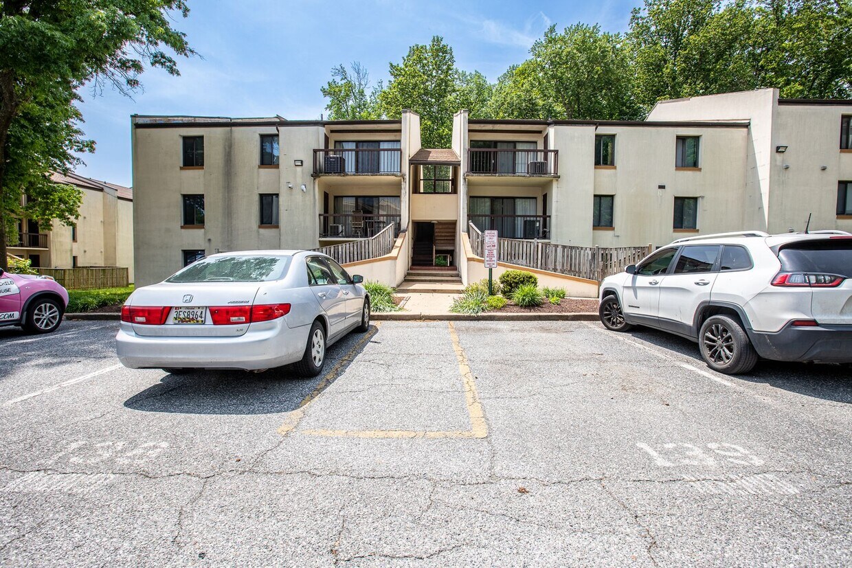 Primary Photo - Welcoming 2 BR/2 BA Condo in Greater Upper...