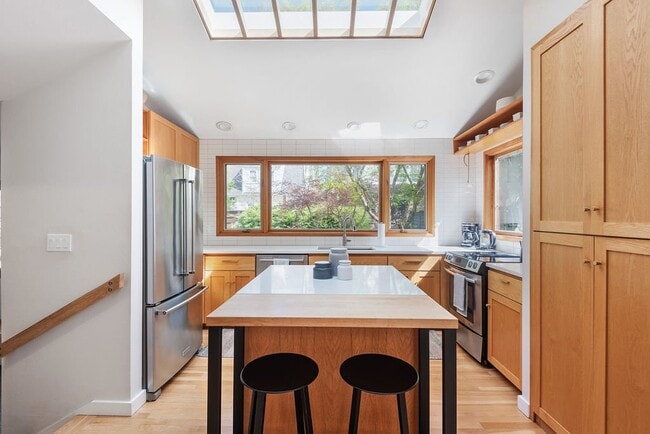 Photo - 348 NE 20th Ave House