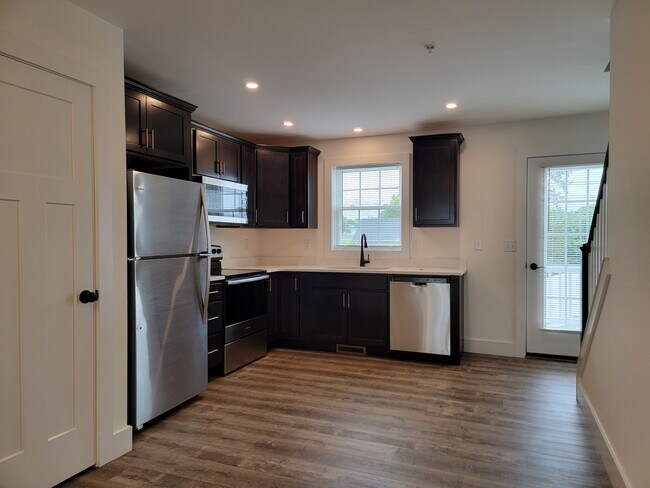 Building Photo - 17 Burk Ct