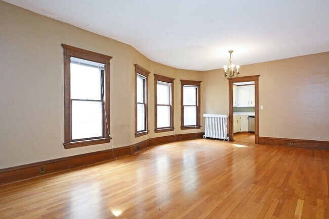 Building Photo - 2516 Harriet Ave