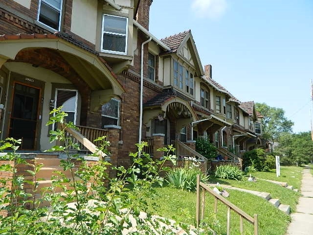 Building Photo - 10010 Lamont Ave