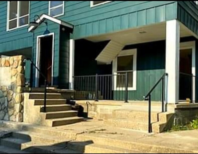 Building Photo - 1208.5 N Apperson Way