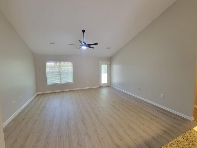Foto del edificio - 7288 Mossy Oaks Ct
