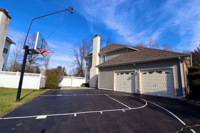 Building Photo - 2969 Columbia Dr