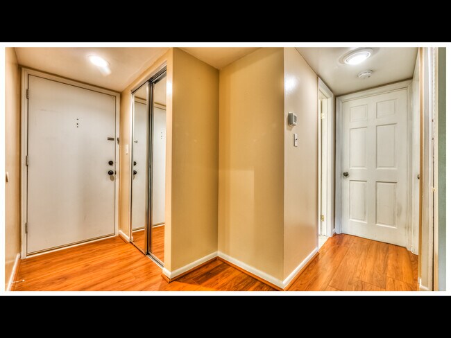 Building Photo - 5039 Green Mountain Cir