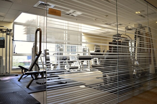 Building Photo - Luxury condo w/view, walking distance to Bellevue Sqaure