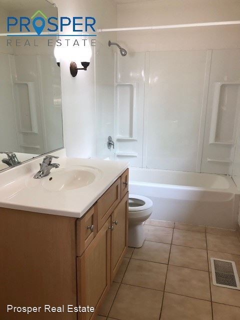 Building Photo - 4 br, 1 bath House - 522 Niagara Street