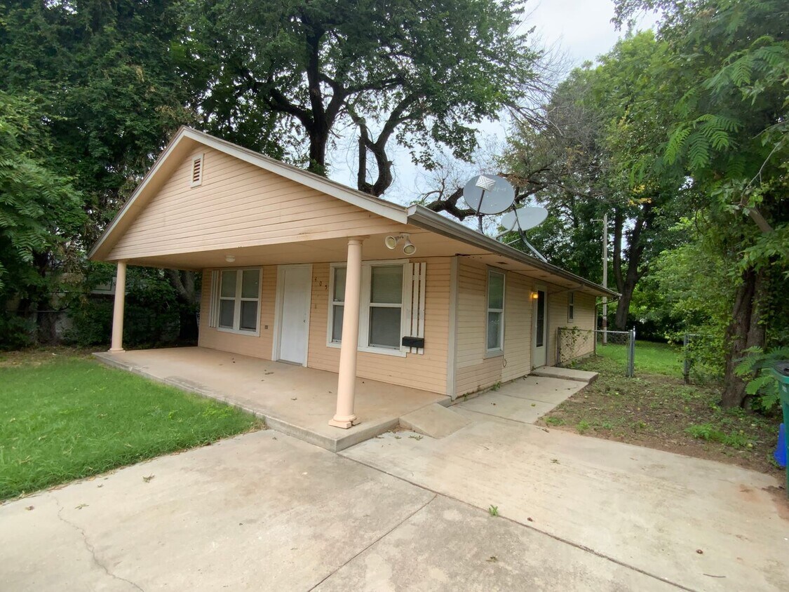 Foto principal - 2 bedroom 1 bath