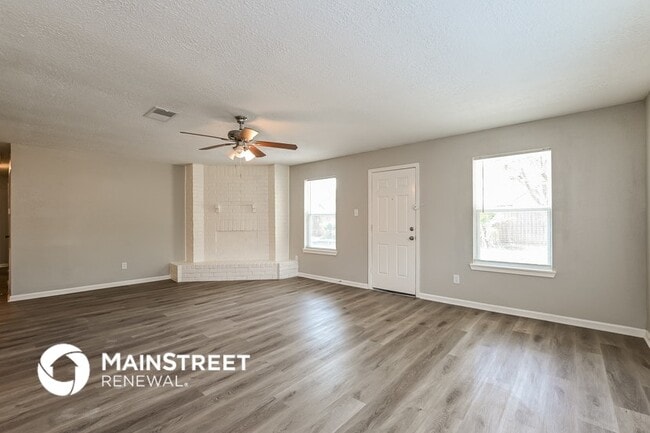 Foto del edificio - 4922 Crestway Dr