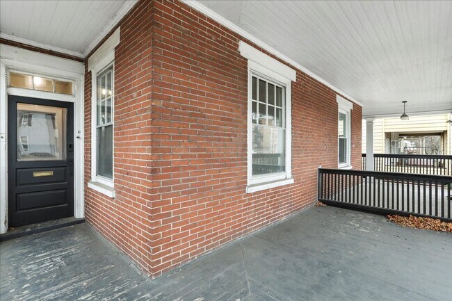 Foto del edificio - 1052 Edgar Ave