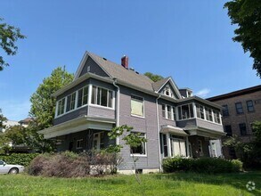 Building Photo - 427 6th St SE
