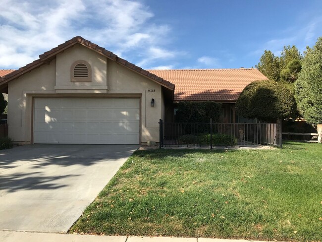 Building Photo - 3 BEDROOM, 2 BATH VICTORVILLE HOME. COMMUT...