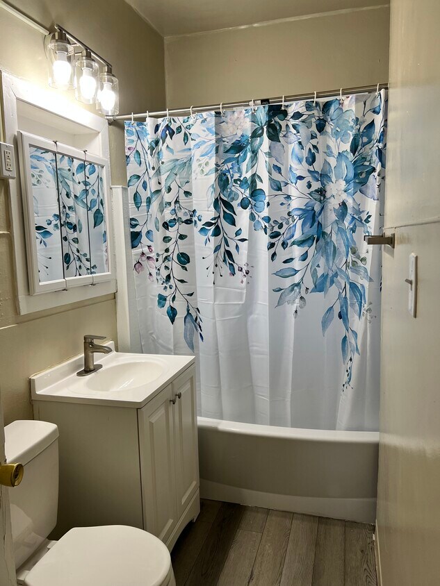 Foto principal - 2110 W Lincoln Ave