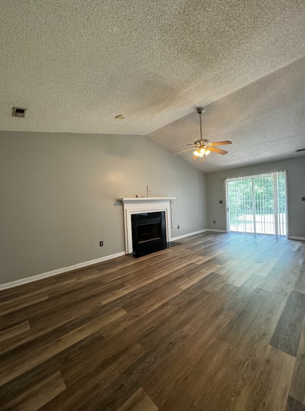 Building Photo - 3-Bedroom, 2-Bath Home in Sought-After Community