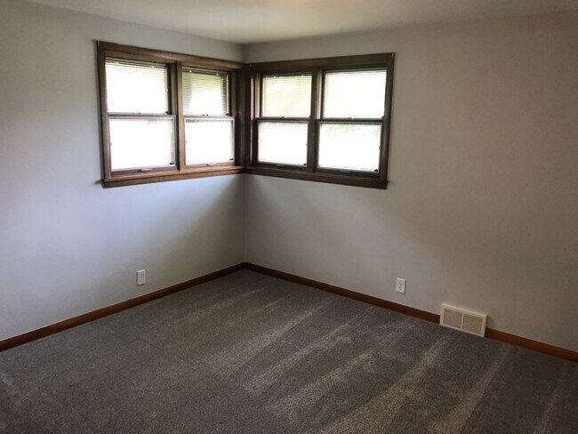 Building Photo - 104 Linden