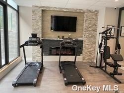 Building Photo - 42-22 Crescent St