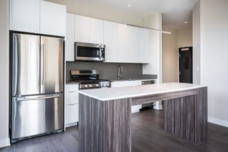 Building Photo - Luxe Logan Square