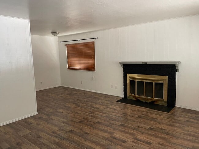 Building Photo - 3685 Tamarack Ave