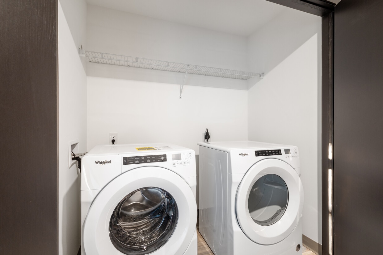 Building Photo - Tyden Lofts