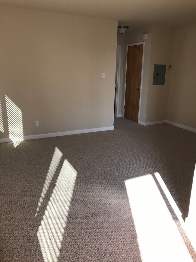 Foto del edificio - 814 Corbett Ave