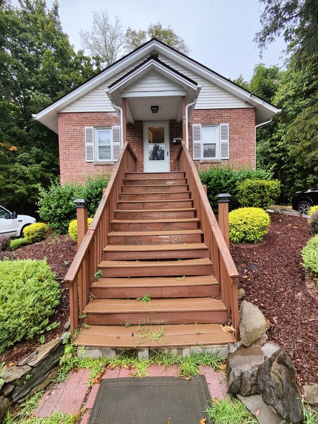 43 Lake St, Poughkeepsie, NY 12601 House Rental in Poughkeepsie, NY