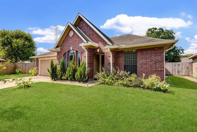 Building Photo - 3730 Sunshine Ln