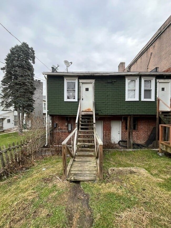 Building Photo - 198/200 1-5 1st street