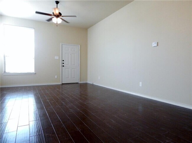 Building Photo - 136 Creekside Villa Dr