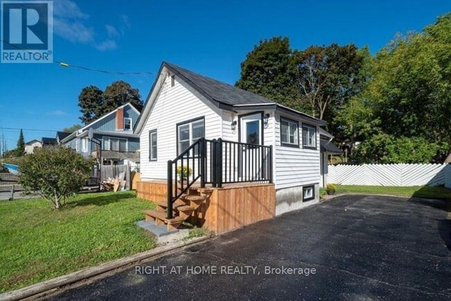 Building Photo - 48 Ridley St E