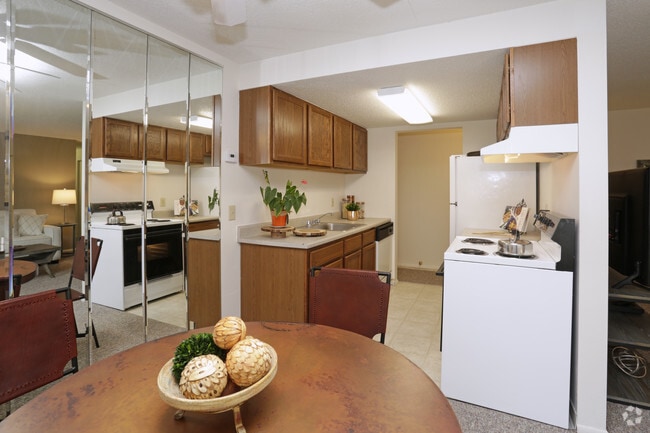 2BR - Dining Area - Tanglewood Apartments