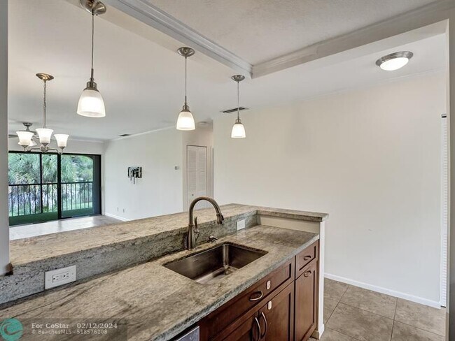 Building Photo - 930 SW 9th St Cir