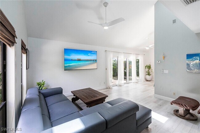 Foto del edificio - 1323 Solana Rd