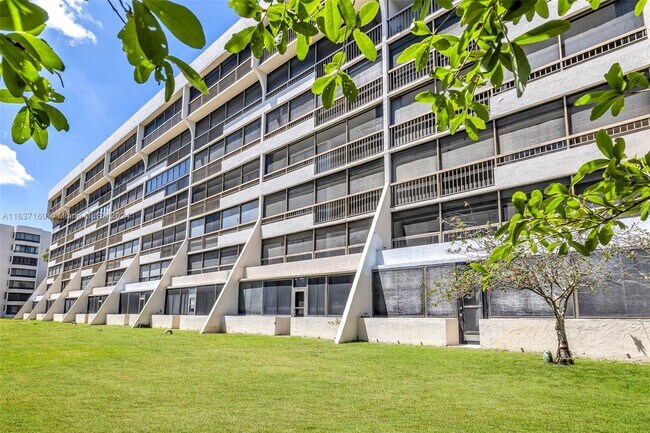Foto del edificio - 6320 Boca Del Mar Dr