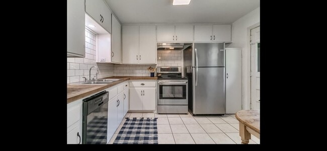 Building Photo - 2821 Cambridge Ct