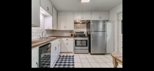 Foto del edificio - 2821 Cambridge Ct