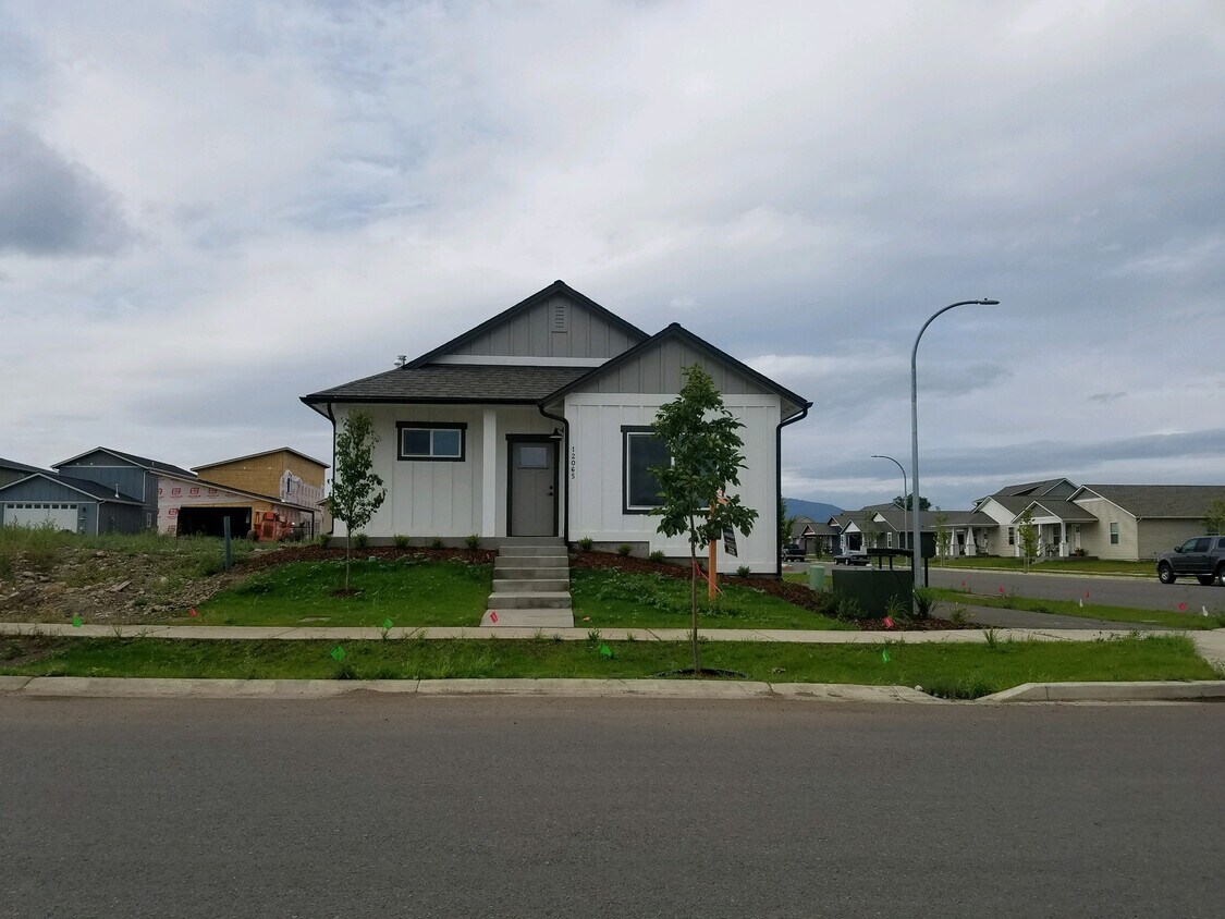 Primary Photo - 12065 W Moorfield Ave