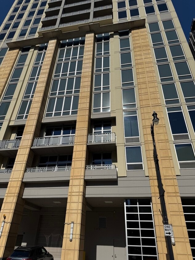 Primary Photo - 700 N Larrabee St