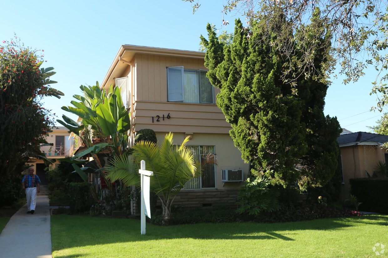 Building Photo - 1216 E Lexington Dr