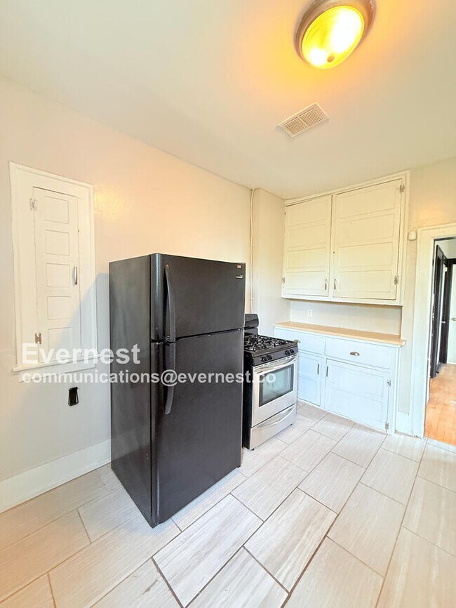 Foto del edificio - 9429 Brush St
