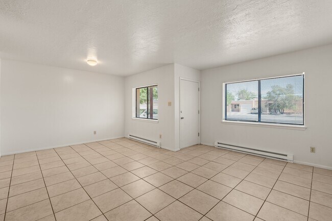 Foto del edificio - 324 Shannon Pl NW