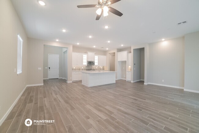 Building Photo - 14033 W Desert Flower Dr
