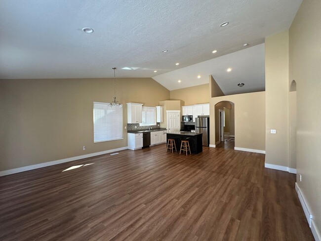 Foto del edificio - Orem Townhome - Hillcrest Neighborhood