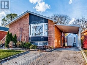 Building Photo - 6 Fallowfield Rd