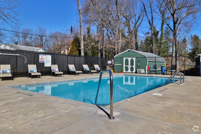 Pool - Ridge View Apartments