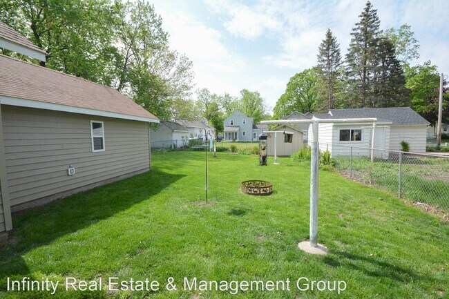Foto del edificio - 2 br, 1.5 bath House - 909 8th Ave NW