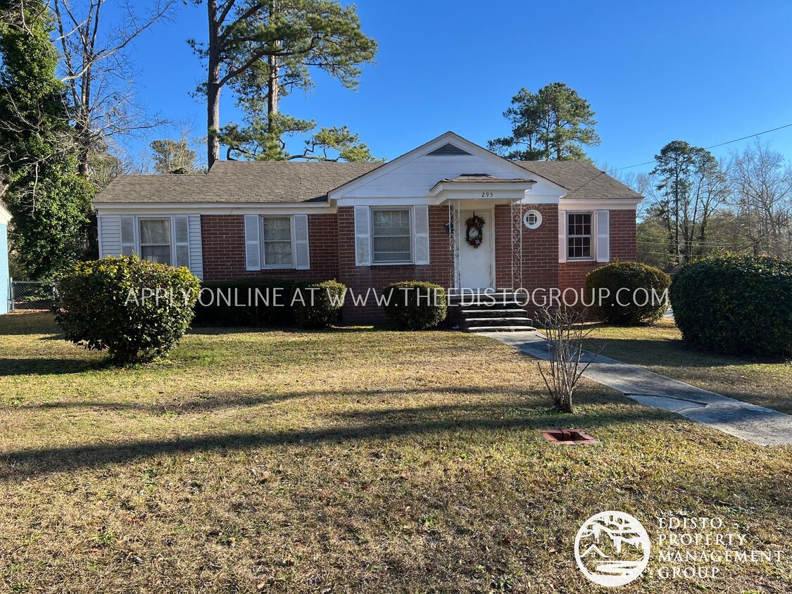 Foto principal - Cozy 3-Bedroom Home in Orangeburg – Pet-Fr...