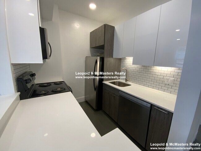Building Photo - 50 Queensberry St