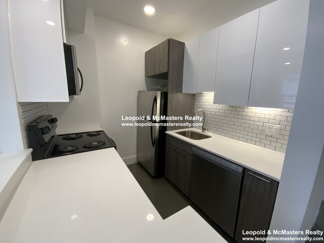 Building Photo - 50 Queensberry St