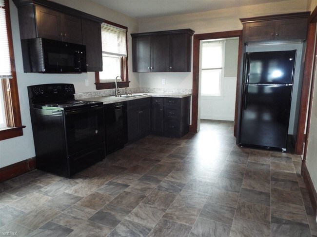 Building Photo - 2 br, 1 bath House - 406 S Market St
